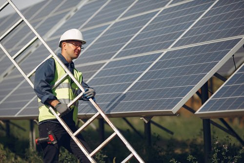 engenheiro de placa de implementação solar